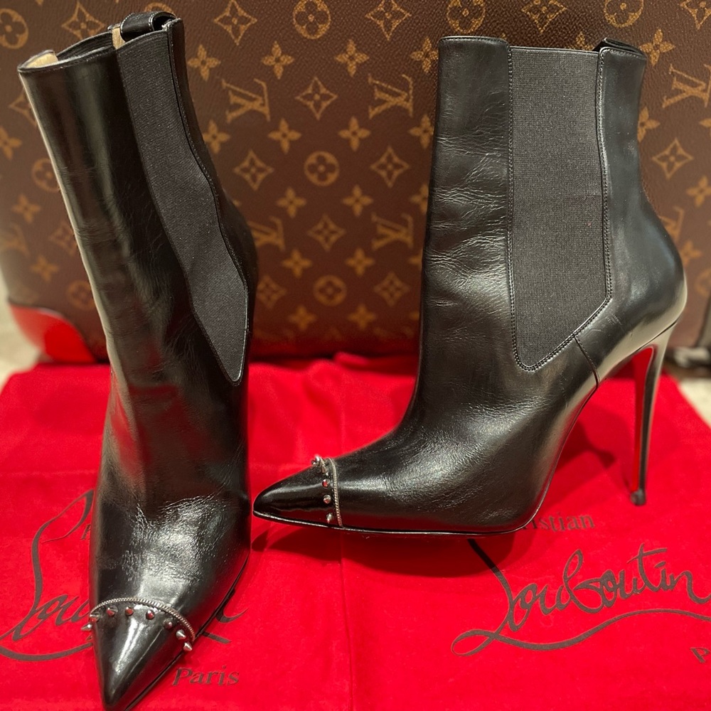 *AUTHENTIC*  CHRISTIAN LOUBOUTIN gorgeous boots  Size 39